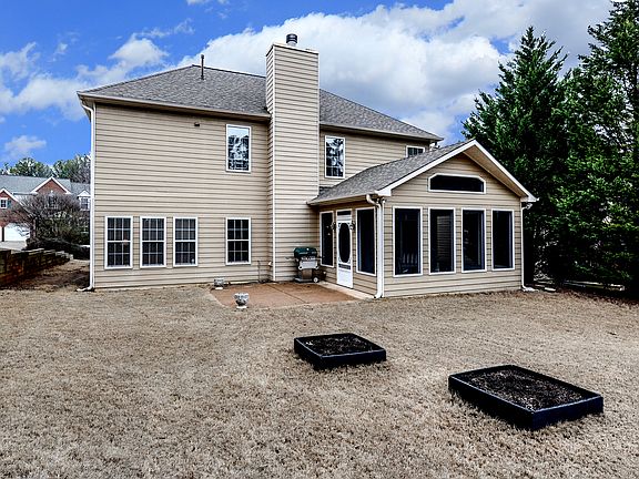 3rd image of 2306 Wickingham Dr NE
