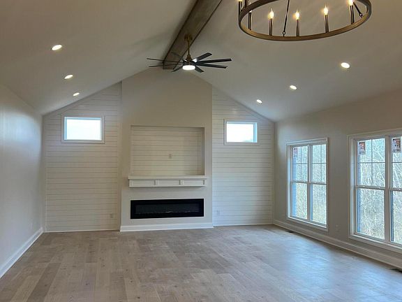 4th image of 400 Whelan Way