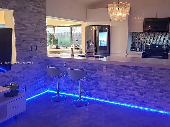 4th image of 412 NW 72nd St