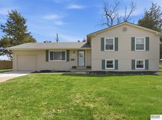 13205 Cedar Cir, Omaha, NE 68144