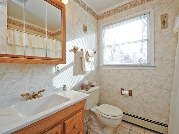 Bath 2 on Second Floor