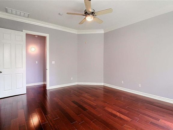 2nd image of 11608 Spicewood Pkwy Unit 25