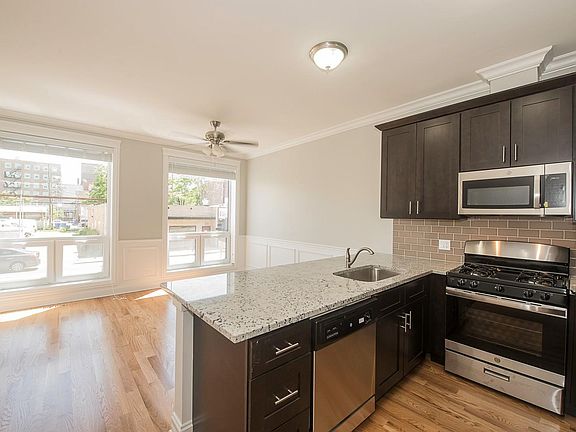 4th image of 2346 W Grand Ave #1