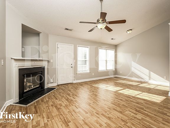 3rd image of 1800 Holly Crescent Ln
