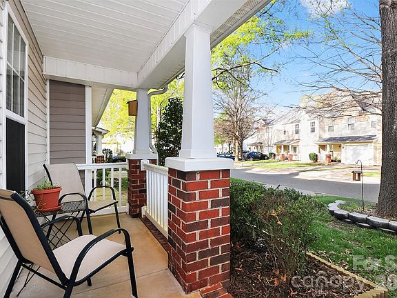 3rd image of 530 Doughton Ln