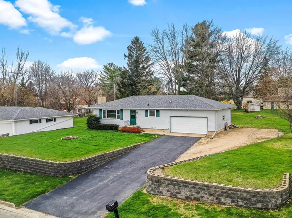 111 Edgelawn DRIVE, Fox Lake, WI 53933