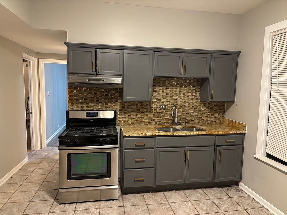 1st image of 4312 N Albany Ave Floor 2