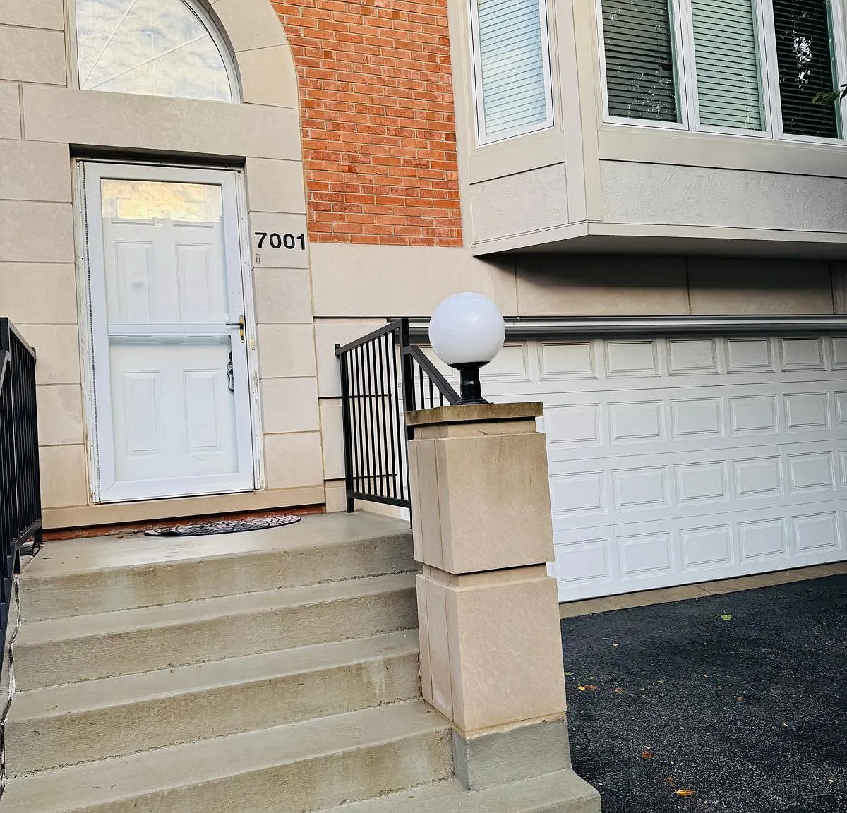4 bed, 2.5 bath, 2425 sqft, $3,950 — Photo 1