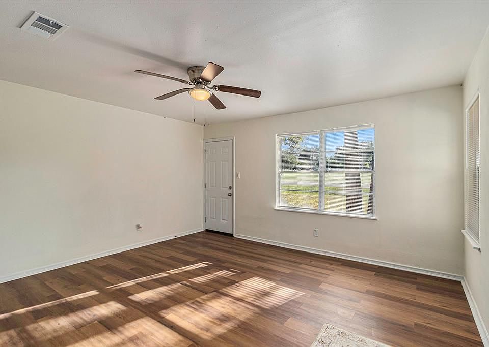 3815 Commerce St, Damon, TX 77430 Zillow