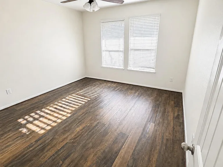 617 Cortona Ln — Photo 35
