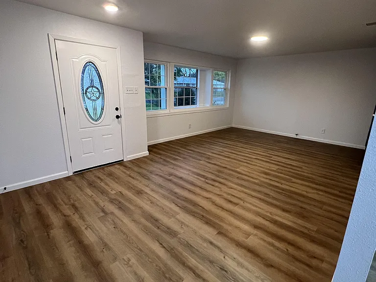 309 S Park St — Photo 3