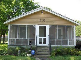 210 E 16th St, Stuttgart, AR 72160