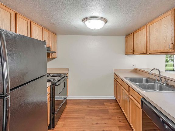 5th image of 900 Woodside Cir #916H