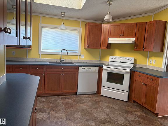 3rd image of 4911 49th St