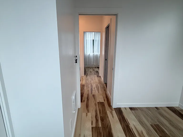 290 Monmouth Ave S — Photo 18