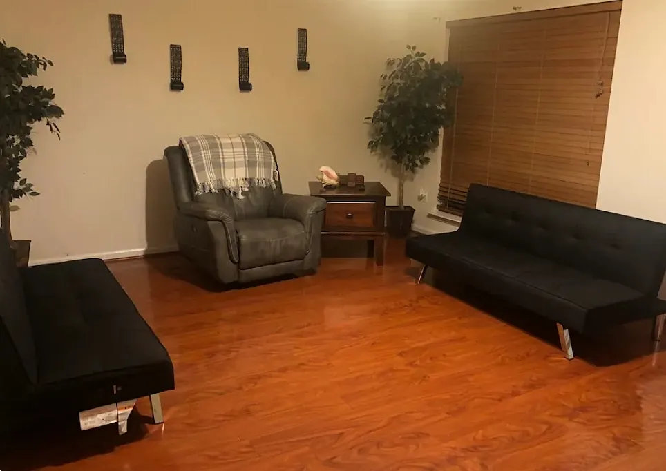Hawthorne Drive (fully furnished) — Photo 4