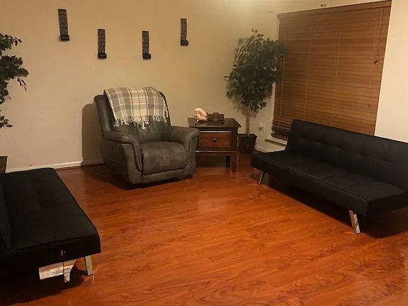 4th image of 40397 Hawthorne Dr