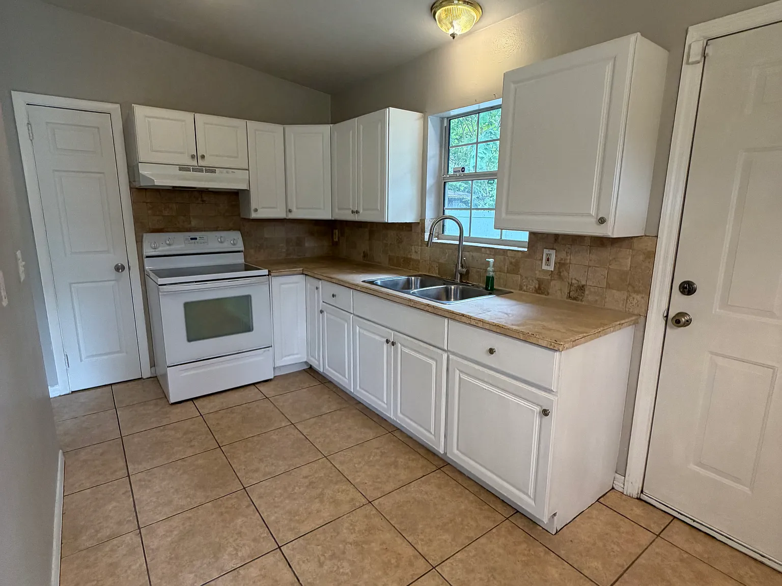 4 bed, 1216 sqft, $1,600 — Photo 4