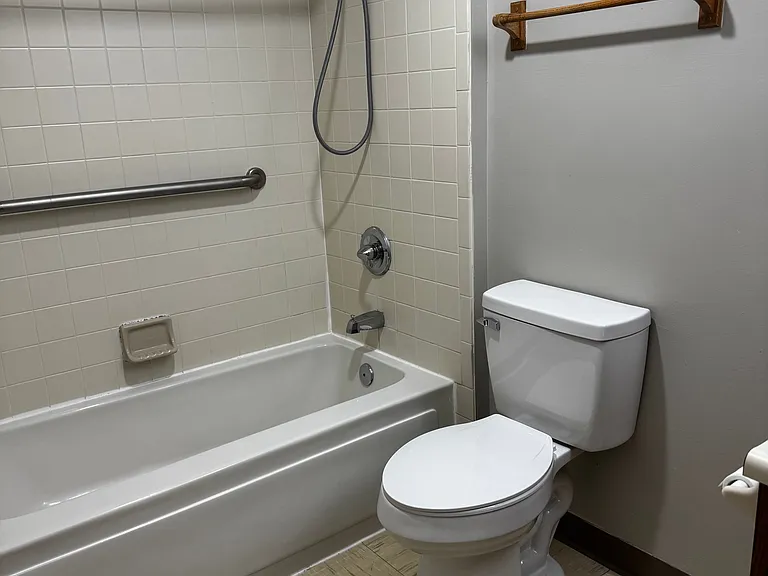 Austin Manor — Photo 13