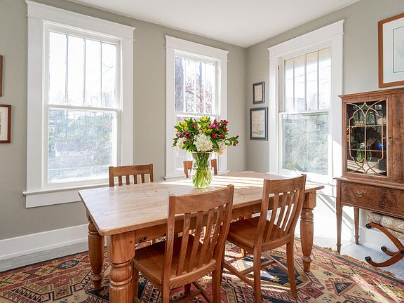 5th image of 1009 Winthrop St