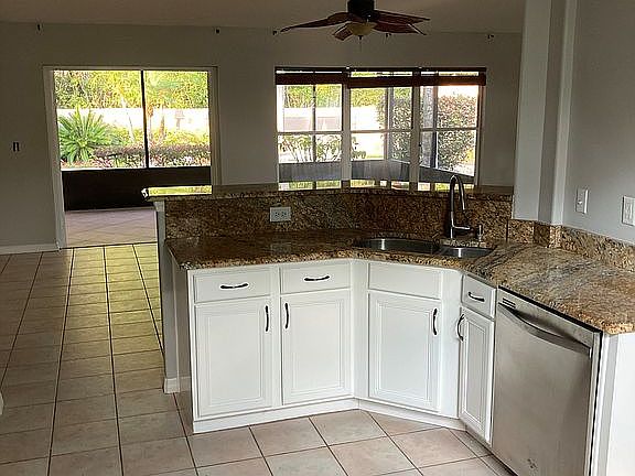 3rd image of 10789 Oak Glen Cir