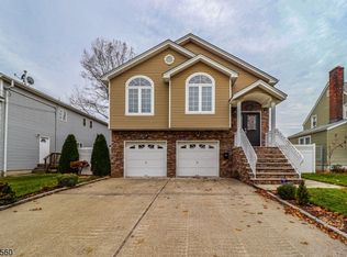 220 Robbinwood Ter, Linden, NJ 07036