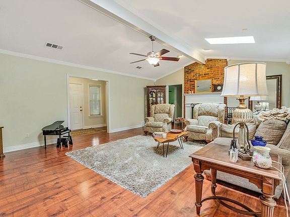 6211 Shorewood Dr-9.jpg