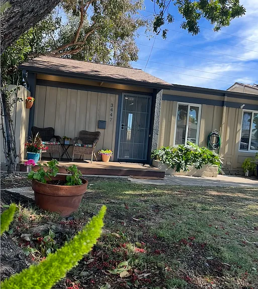 Front grassy yard perfect for pets