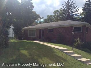 11612 Robinwood Dr, Hagerstown, MD 21742