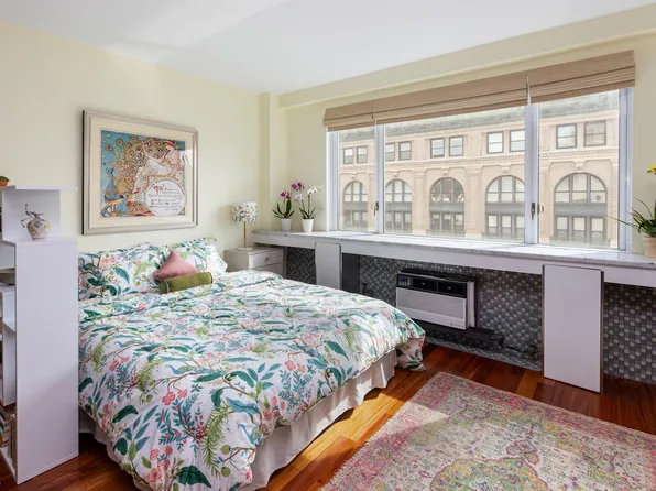 105 West 13th Street image 3 of 10