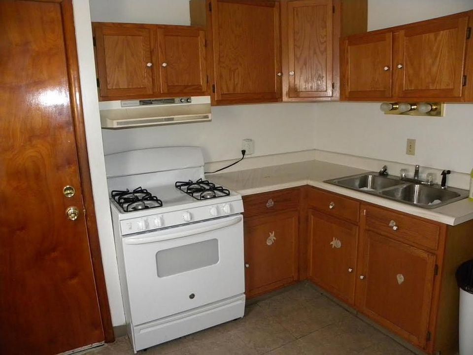 2nd image of 913 Seymour Ave