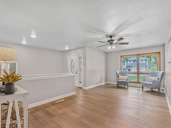 4th image of 4915 Brookview Dr