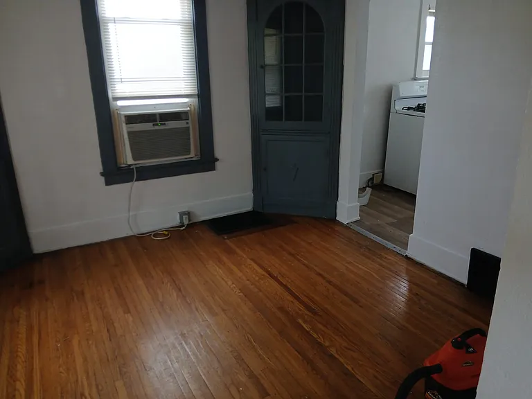 553 Brighton Ave — Photo 5