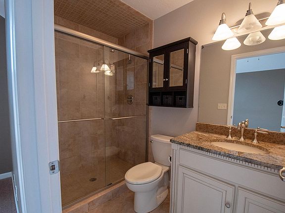 5th image of 272 Palisades Dr