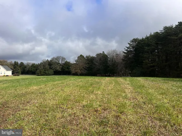 2 N Terrys Bridge Rd, Halifax, VA 24558