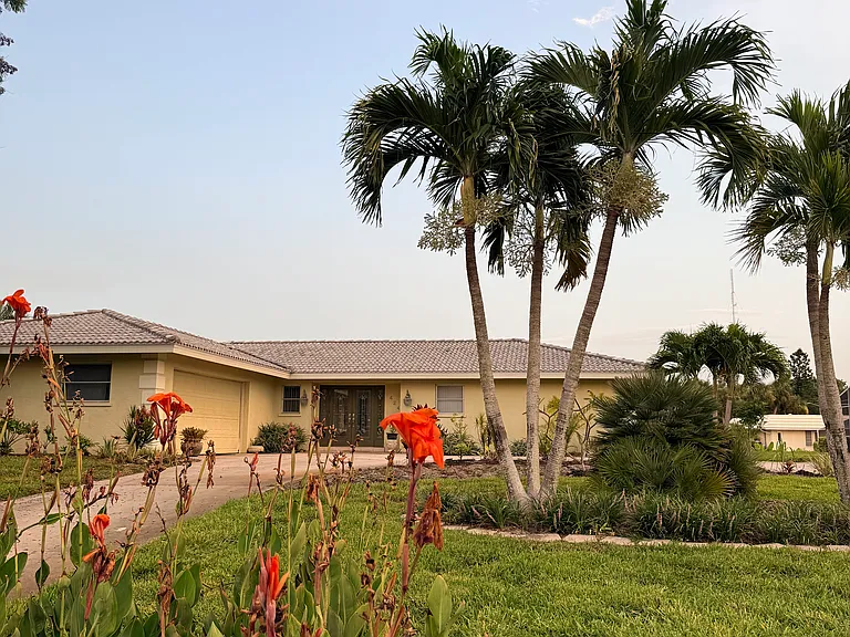 424 Bellini Cir — Photo 1