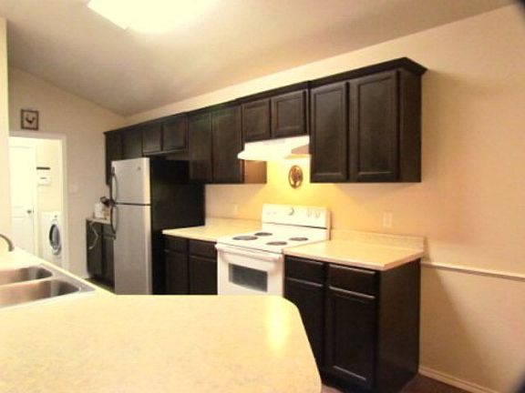5th image of 19 Willow Dr
