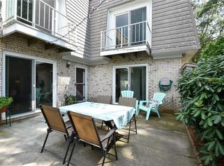 16 Caddy Rock Rd APT B, North Kingstown, RI 02852