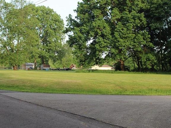 4th image of 874 Lubeck Dr