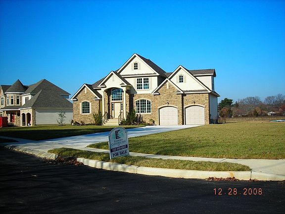 Front View/Sidewalks
