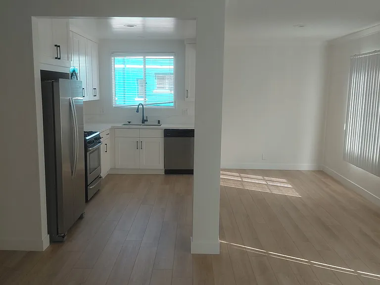 1916 Carmen Ave #6 — Photo 7