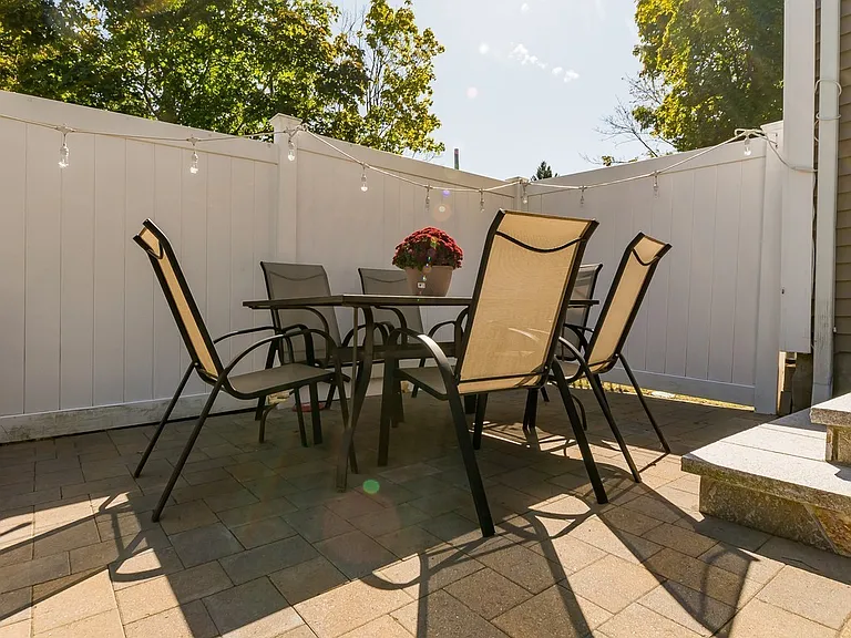 409 Lincoln St — Photo 2