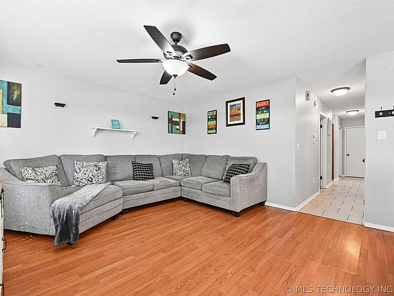 4th image of 109 E 149th St