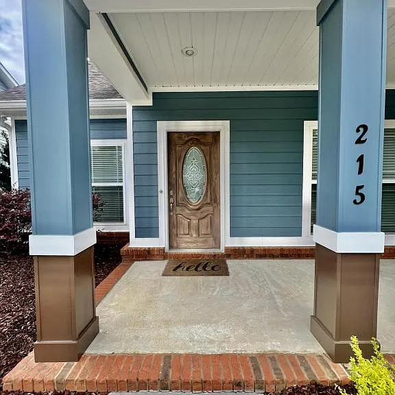 215 Savannah Dr — Photo 2