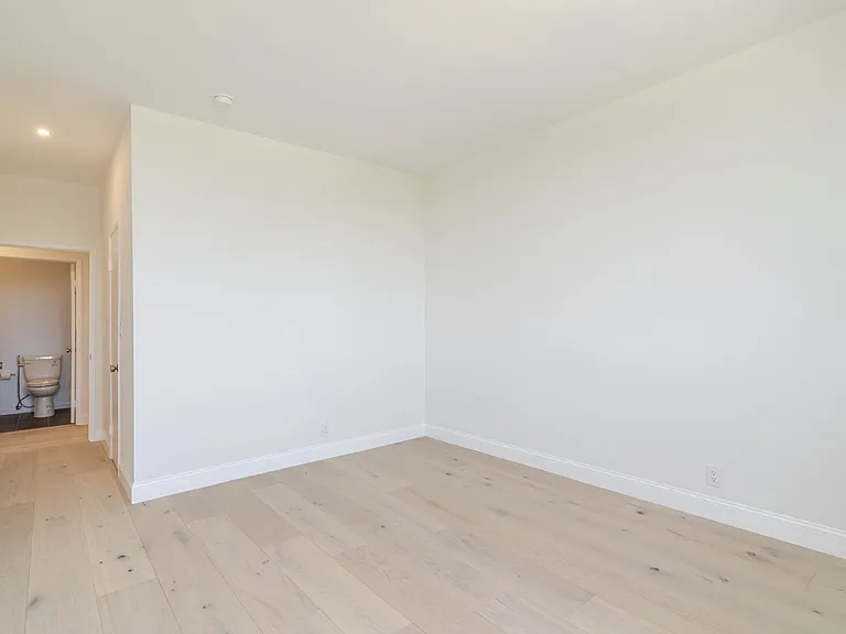 1305 N Columbus Ave #208 — Photo 19