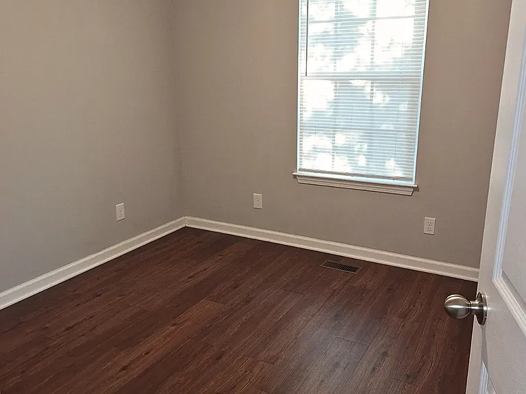 2043 Leota St — Photo 7