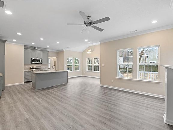 5th image of 2406 Hanson Ave
