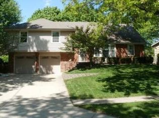 9104 W 82nd St, Overland Park, KS 66204