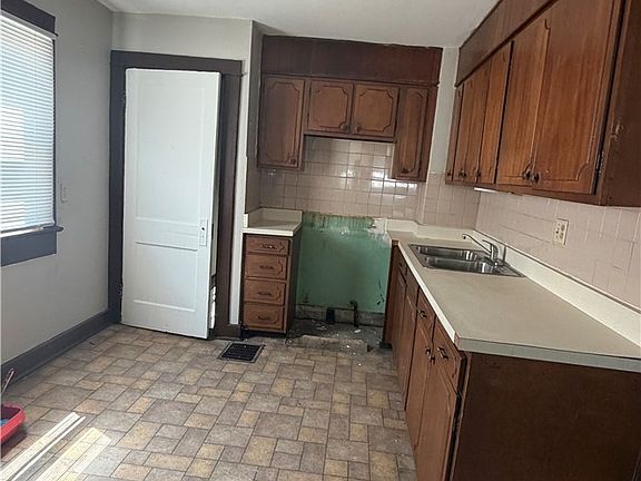 5th image of 634 Walton Ave