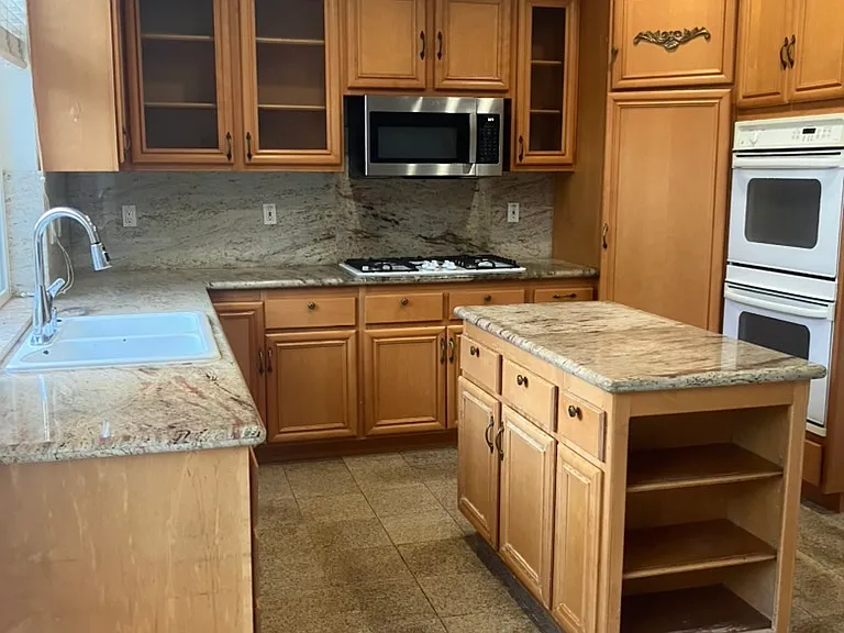 626 Walcott Ave — Photo 3